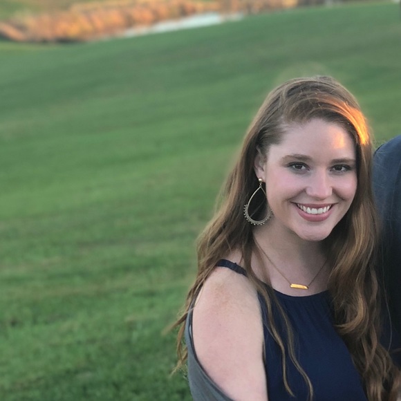 Profile Picture of Erin Pollio (@erinwalls3) on Poshmark
