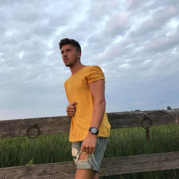 Profile Picture of Michael Couture (@michaelcouture) on Poshmark