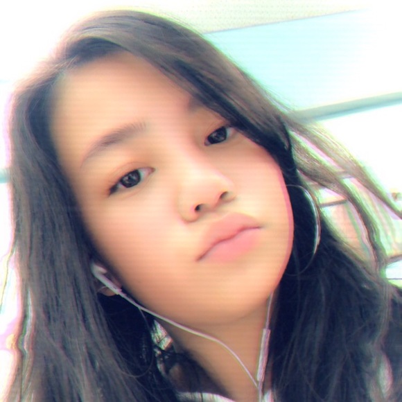 Profile Picture of Melanie Sheng (@msheng112) on Poshmark