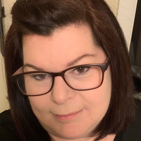 Profile Picture of Amy Crawhorn (@amycrawhorn) on Poshmark