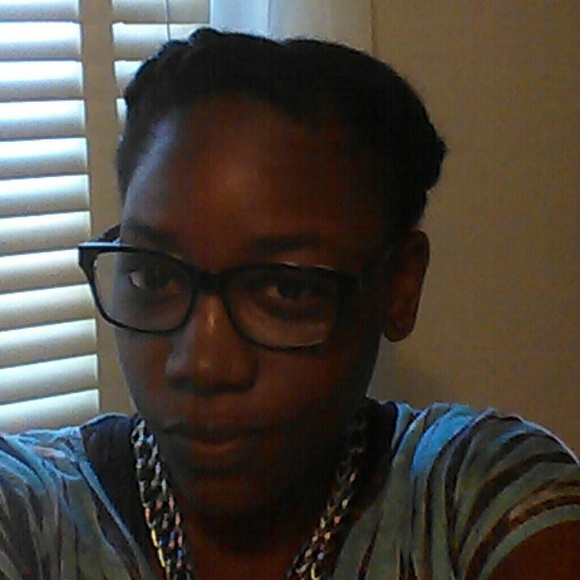 Profile Picture of Clarissa Matthews (@purplestrong92) on Poshmark
