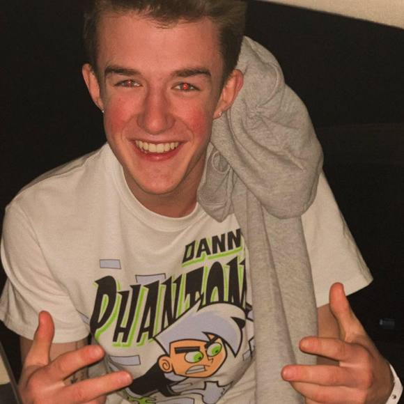 Profile Picture of Jimmy Farley (@jimmyfarley) on Poshmark