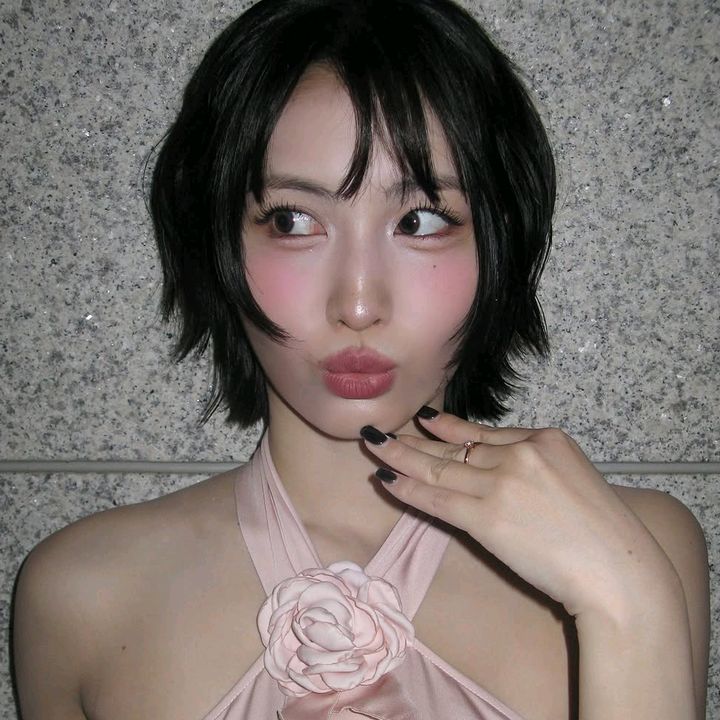 Profile Picture of 🍒 ୨•𝓐le 𝓛vs 모모•୧ 🍒 (@_momo_de_ale) on Tiktok