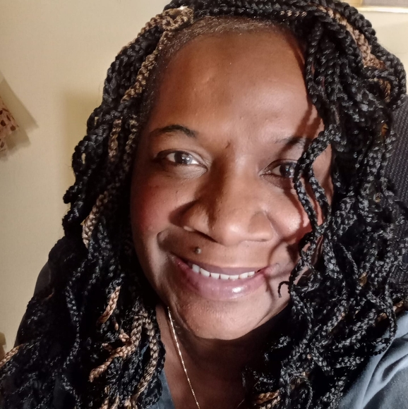 Profile Picture of Nicci Sleap (@niksleap) on Poshmark