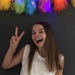 Profile Picture of julia crumps biggest fan (@juliacrump_fan_page) on Instagram