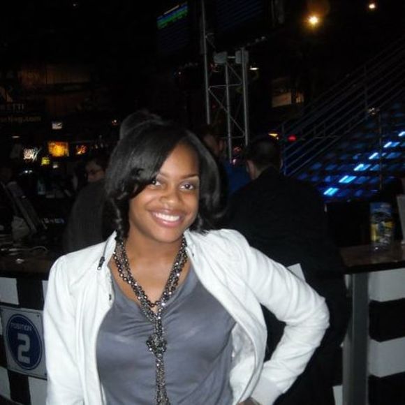 Profile Picture of Ariana Walters (@arilynee) on Poshmark