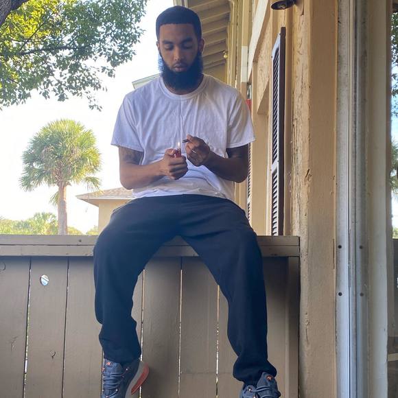 Profile Picture of Devon Hedgepeth (@devonhedgepeth) on Poshmark