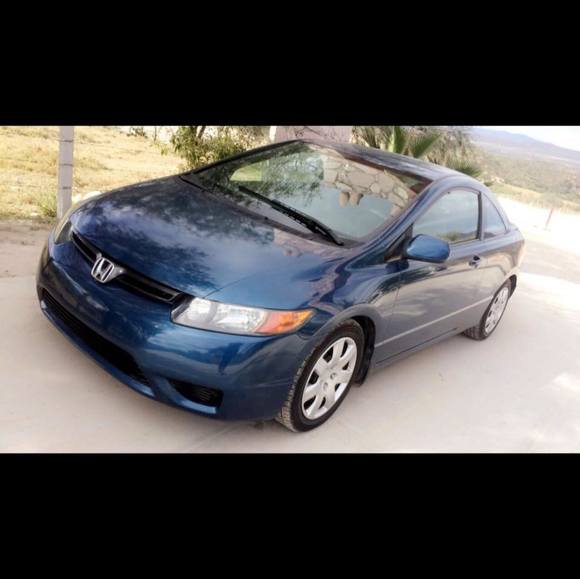 Profile Picture of Sandoval Sandoval (@sandovalsand457) on Poshmark