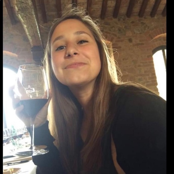 Profile Picture of Kelli Boehrer (@kcboehrer) on Poshmark