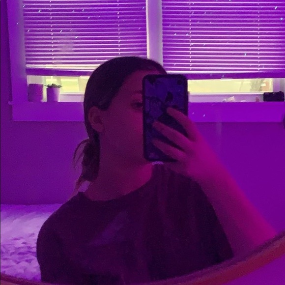 Profile Picture of Chloe Ewing (@chloe_ewing56) on Poshmark