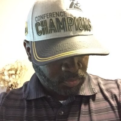 Profile Picture of David L. (@davidlcomedy) on Twitter