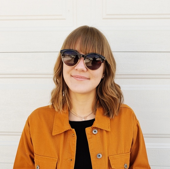 Profile Picture of Sara Danielson (@saradanielson) on Poshmark