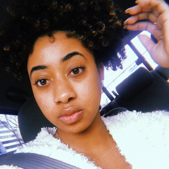 Profile Picture of Taylor Ash (@taylorash346) on Poshmark