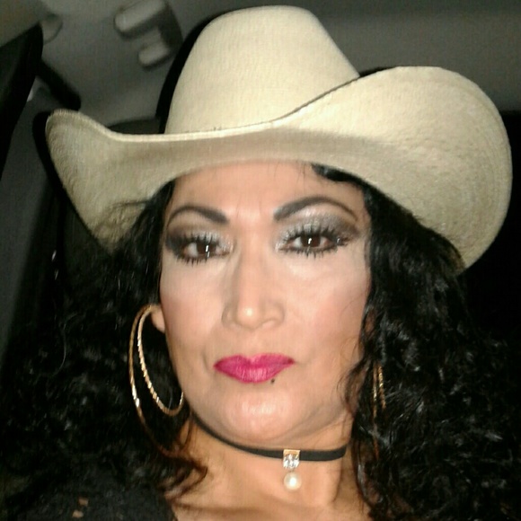 Profile Picture of Nora Gonzalez (@norairma_1234) on Poshmark