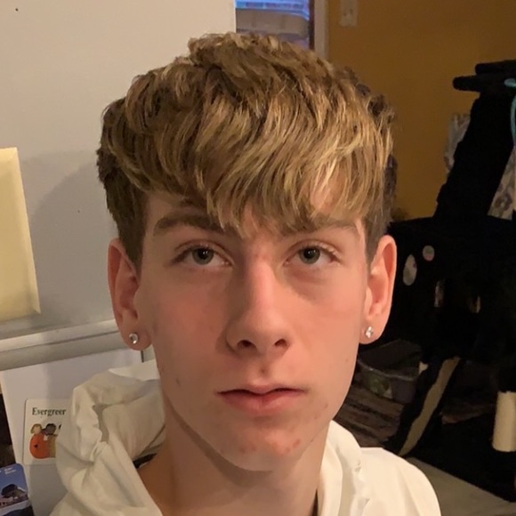 Profile Picture of Lukas Stary (@lukasstary73) on Poshmark