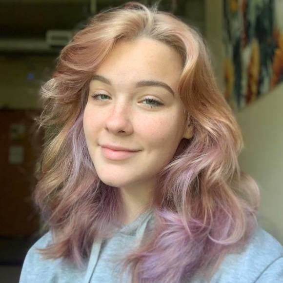 Profile Picture of Elsa Hansen (@kickitcharlie) on Poshmark