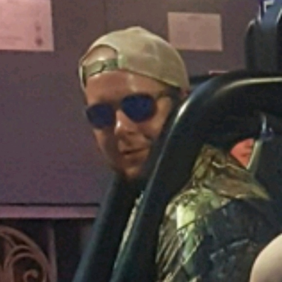 Profile Picture of Andrew Brill (@brilleo) on Poshmark