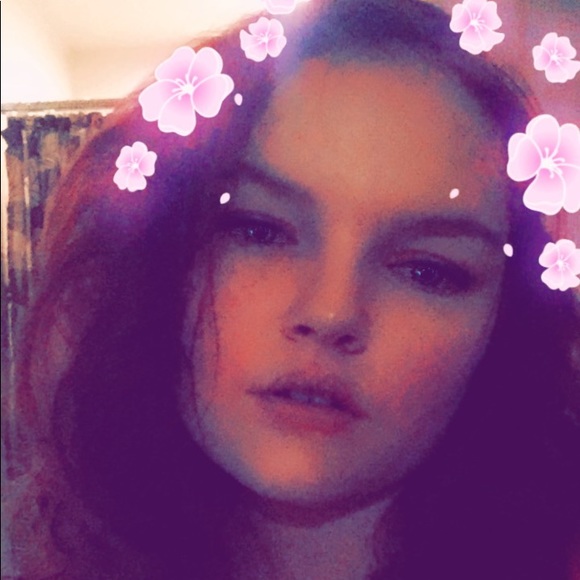 Profile Picture of Saraya Rimer (@sarayasnow) on Poshmark