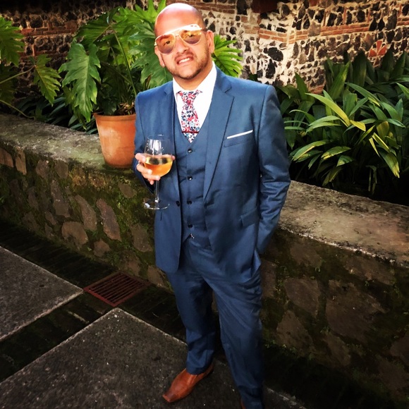 Carlos Robertson - Poshmark Profile Picture of Carlos Robertson (@marroquin_c) on Poshmark