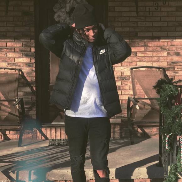 Profile Picture of Tyler Craig (@just_tc18) on Poshmark