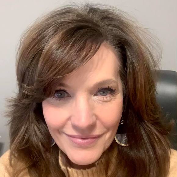 Profile Picture of Kim Leon (@kimcleon67) on Poshmark