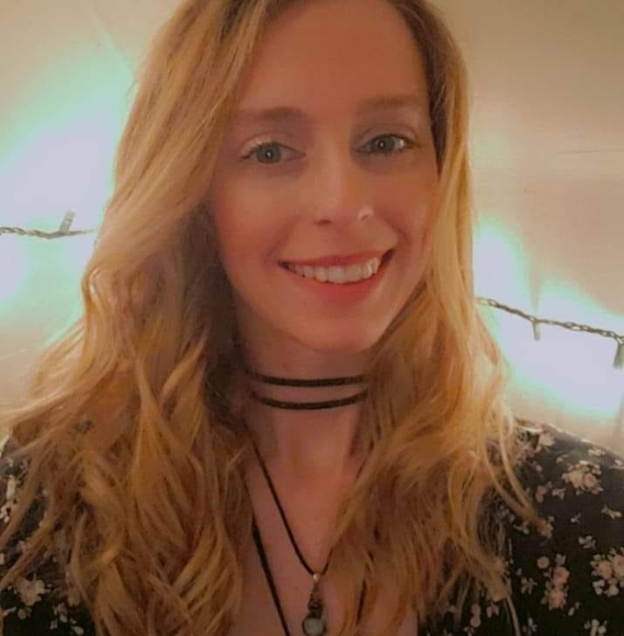 Profile Picture of Amanda Sharkey (@a_sharkey) on Poshmark