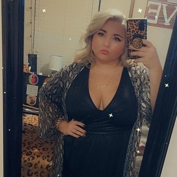 Profile Picture of Shauna Maddle (@shaunamaddle) on Poshmark