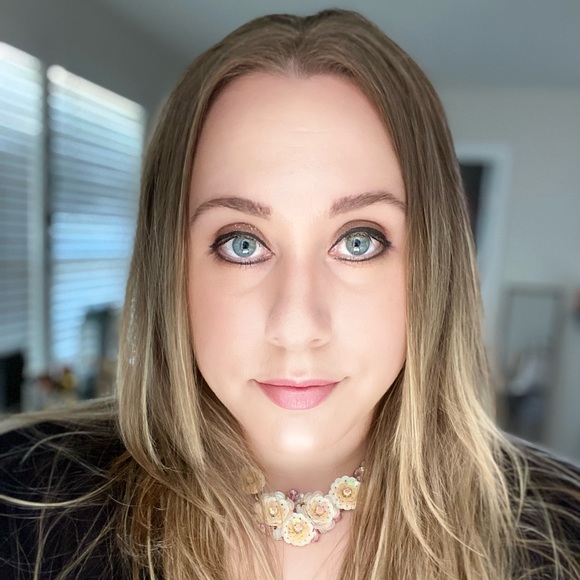 Profile Picture of Jamie Natole (@jamiestarlynn) on Poshmark