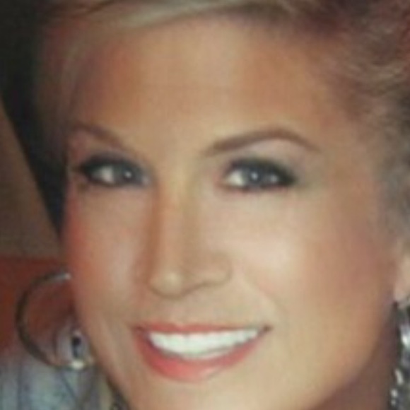 Profile Picture of Jacqueline Roehlk (@jackieroehlk) on Poshmark