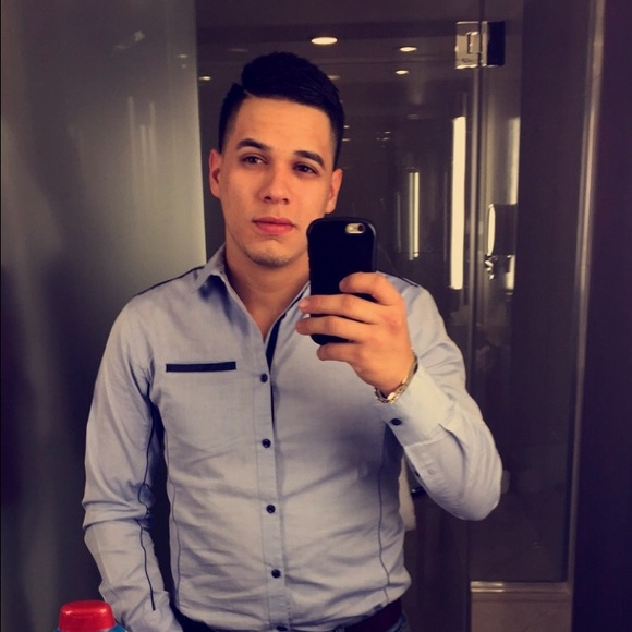 Profile Picture of Arnold Leon (@arnoldo9) on Poshmark