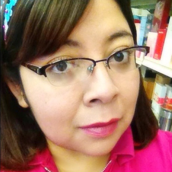 Profile Picture of Isabel Ramos (@izzyluvz) on Poshmark