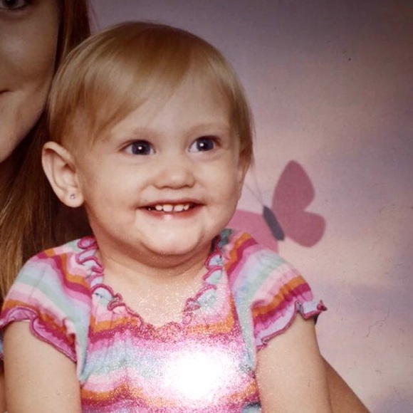 Profile Picture of Chloe Stryffeler (@chloestryffeler) on Poshmark