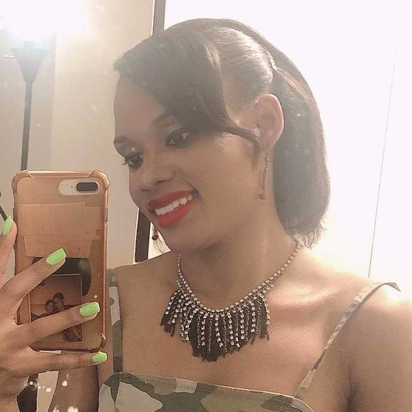 Profile Picture of Cecilia Severino (@yinne) on Poshmark