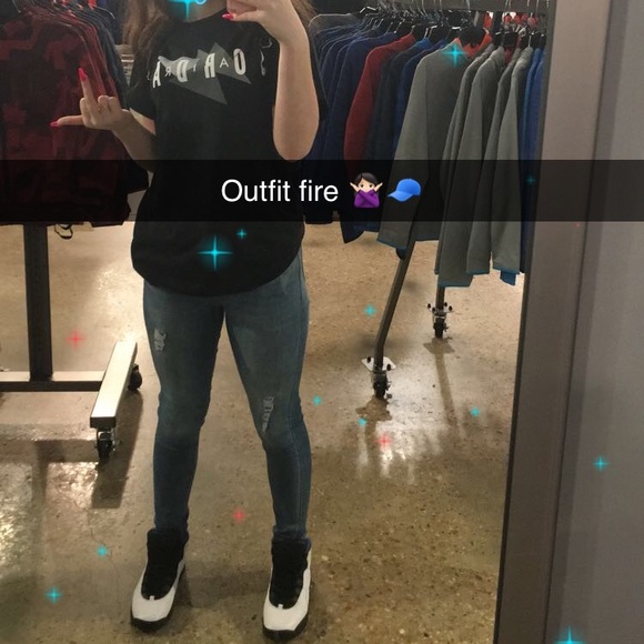 Profile Picture of Abby Kyzer (@fw_abbyy) on Poshmark