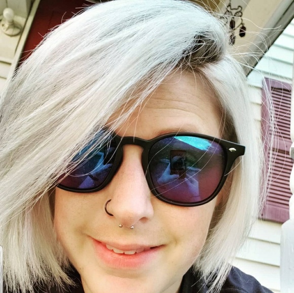 Alyson Clark - Poshmark Profile Picture of Alyson Clark (@niftee_thriftyy) on Poshmark