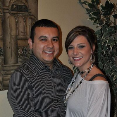 Profile Picture of Dave And Candace (@DaveAndCandace) on Twitter
