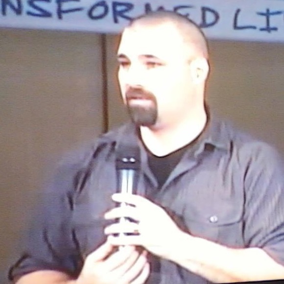 Profile Picture of Daniel Levier (@daniellevier) on Poshmark