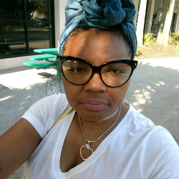 Profile Picture of Cecelia Clark (@clark107) on Poshmark