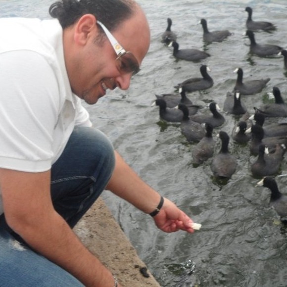 Profile Picture of Akram Hanna (@openhug) on Poshmark