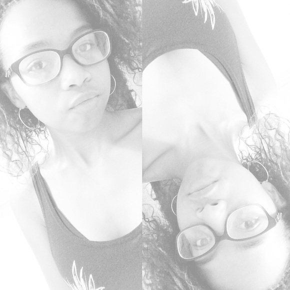 Profile Picture of Yasmine Silmon (@yasminnneee) on Poshmark