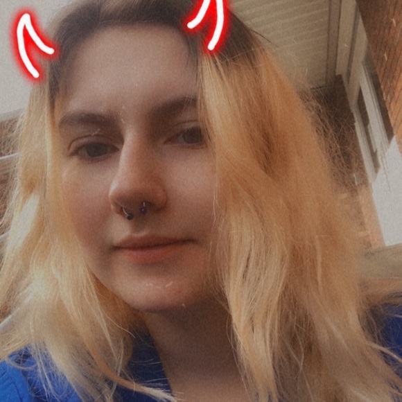 Profile Picture of Ashlee Derrico (@ashleederrico) on Poshmark