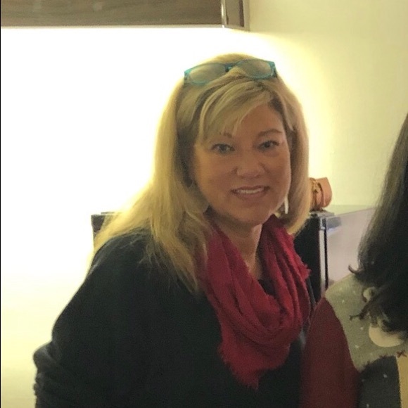 Profile Picture of Lara Shields (@larashields) on Poshmark