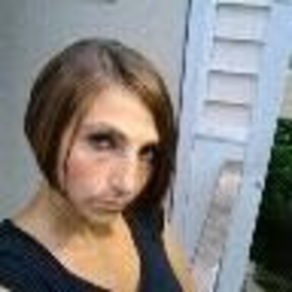 Profile Picture of Jenn Keswick (@javam2again) on Poshmark