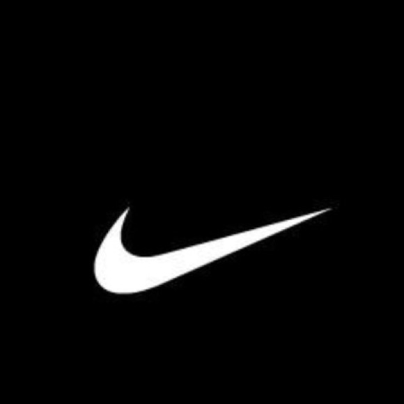 Profile Picture of Alejandra Longoria (@alongoria956) on Poshmark