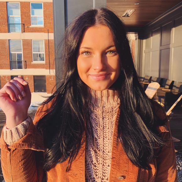 Profile Picture of Eileen Reynolds (@eileenreyno) on Poshmark