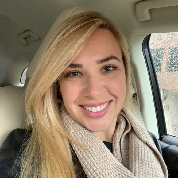 Profile Picture of Irene Shteynberg (@ireneb2204) on Poshmark