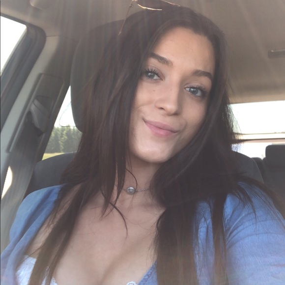 Profile Picture of Clareesa Kuebler (@ceesa) on Poshmark