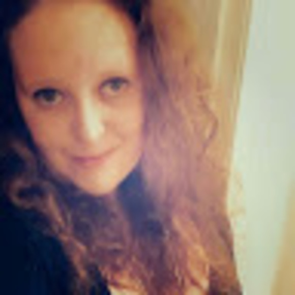 Profile Picture of Mandy Mcilwraith (@mrmcilwraith) on Poshmark