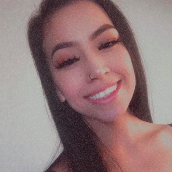 Profile Picture of Kiana Roberts (@kianaroberts359) on Poshmark