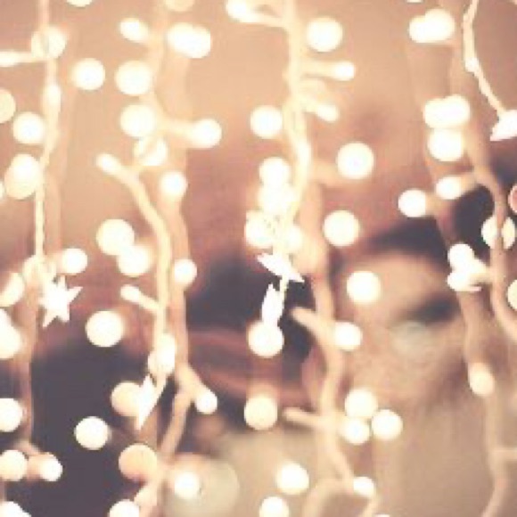 Profile Picture of Nery Nery (@naenae14353) on Poshmark